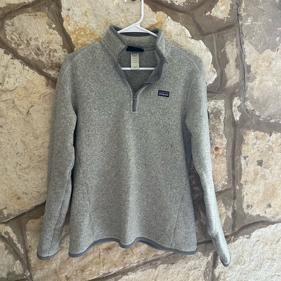 Women’s Patagonia Quarter zip size medium - Picture 2 of 3